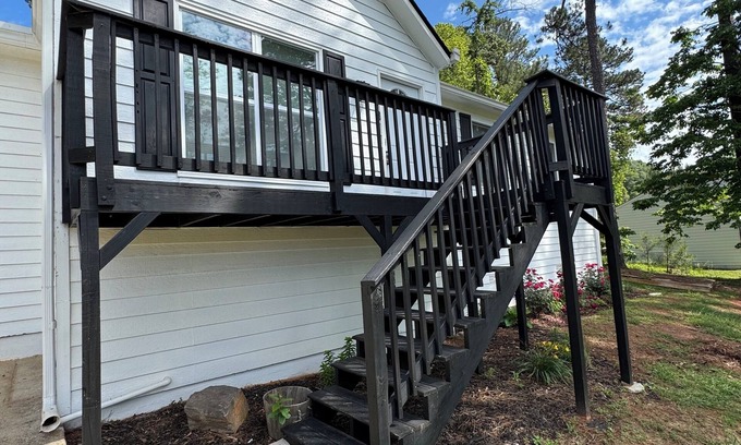 Auburn House | Charming 3-bedroom house with WiFi and AC in Auburn. Complete with a fire pit!