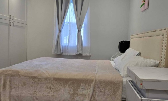 Bethel House | Charming 3-bedroom house with AC and WiFi lower label muvie theater ,