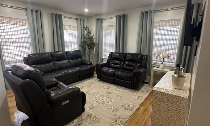 Salem House | Charming 3-bedroom house in the HEART of SALEM!