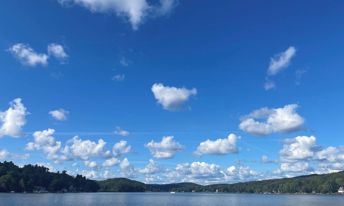 Winchester House | Charming 3-bedroom lakehouse in Winchester with WiFi and AC