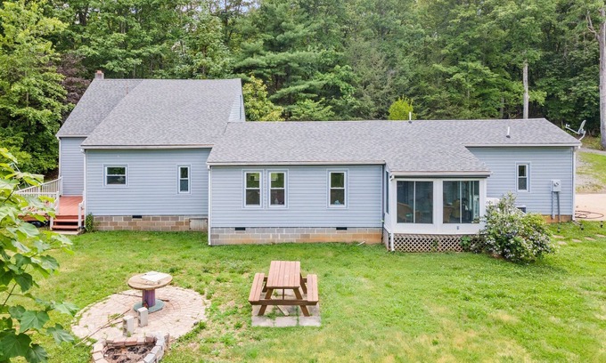 Louisa House | Charming 3-bedroom nestled in the country with WiFi and wooded acres in Louisa