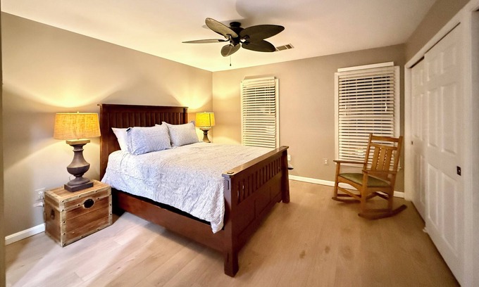Gaithersburg House | Charming 3-bedroom townhome with AC, WiFi in fabulous Gaithersburg