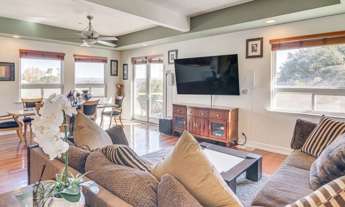 Thousand Oaks House | Charming 3-bedroom house in enjoyable Newbury Park with AC, WiFi