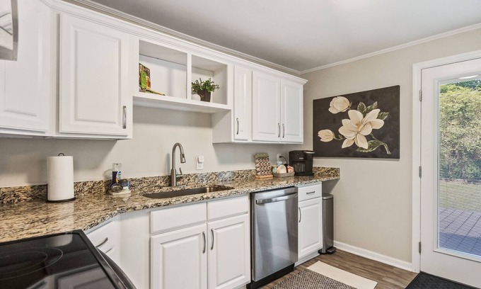 Simpsonville House | Charming 3-bedroom house only .6 miles from downtown Simpsonville with AC, WiFi