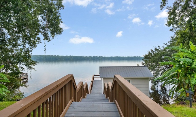 Telogia House | Charming 3-bedroom house with dock house on Lake Talquin in Tallahassee, Fl.