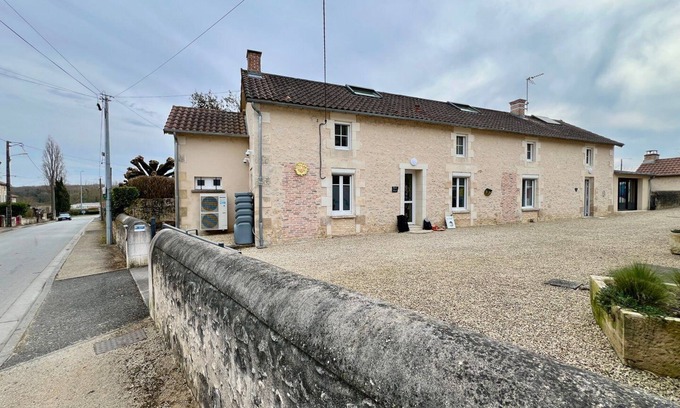 Lussac-les-Chateaux House | Charming 3 bedroom house