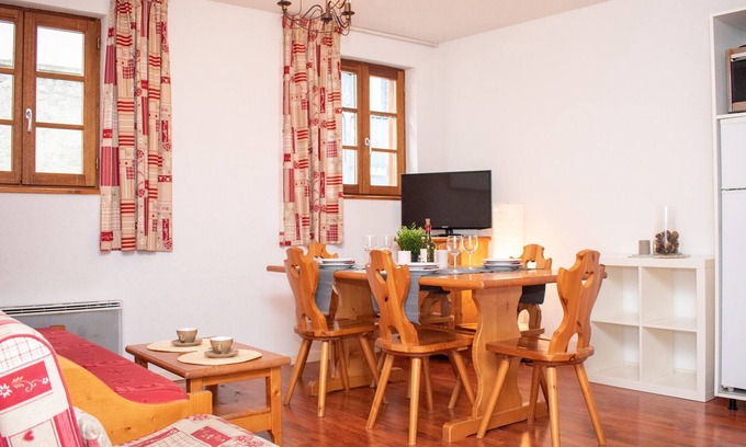 Vignec Apartment | Charming 3-Room Apartment for 8 with Pool Access in Vignec, Near Saint-Lary-Soulan