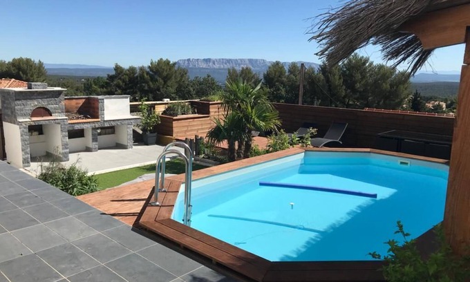 Saint-Savournin Apartment | Charming 30m2 loft studio with new terrace and swimming pool