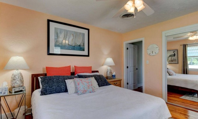 Holly Hill House | Charming 3BR BlueRiverBungalow, 6 min to Daytona Beach, 3 min drive to Pictona