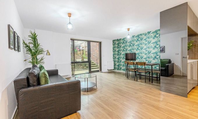 Sudbury Apartment | Charming 3BR Duplex in Wembley, 5 Minites to Tube