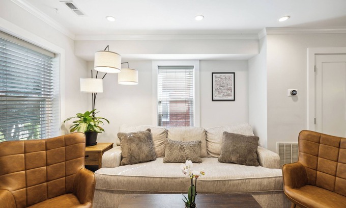 Washington House | Charming 3BR Townhome w/Free Parking