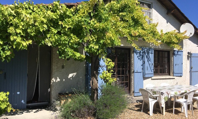 Grand-Brassac Other | Charming 4 bed farmhouse with shared heated pool and Sauna near Brantome.