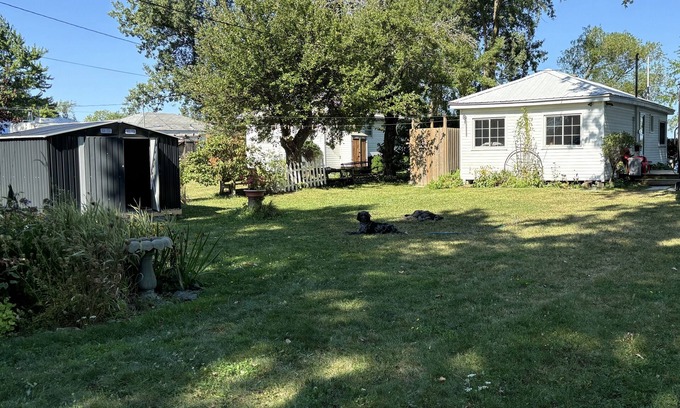 Adolphustown Cottage | Charming 4-bedroom cottage in lovely Greater Napanee with AC