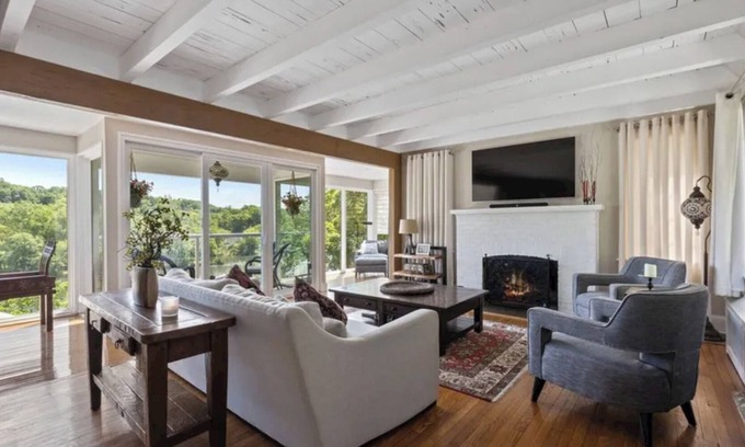 Pompton Lakes House | Charming 4-bedroom country house 40 minutes from NYC