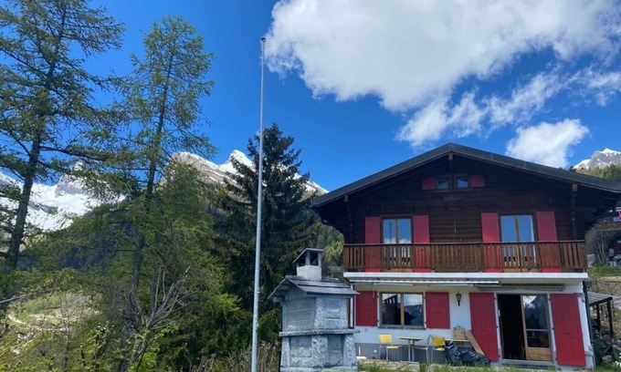 Ovronnaz Ski Chalet | Charming 4-bedroom Chalet in Ovronnaz – Panoramic Views & Luxury Comfort & WiFi