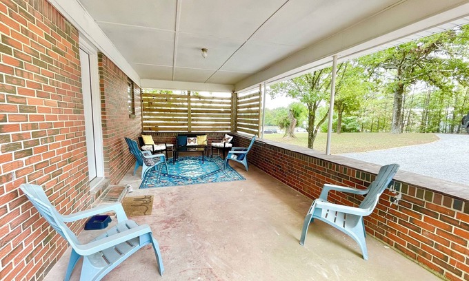 New Castle House | ~Charming 4-bedroom house in Peaceful TRUSSVILLE!~