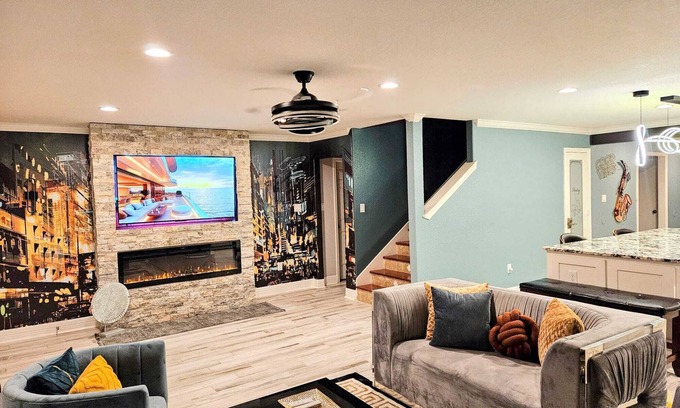 Rosenberg House | Charming 4-bedroom house with WiFi and AC in serene Rosenberg