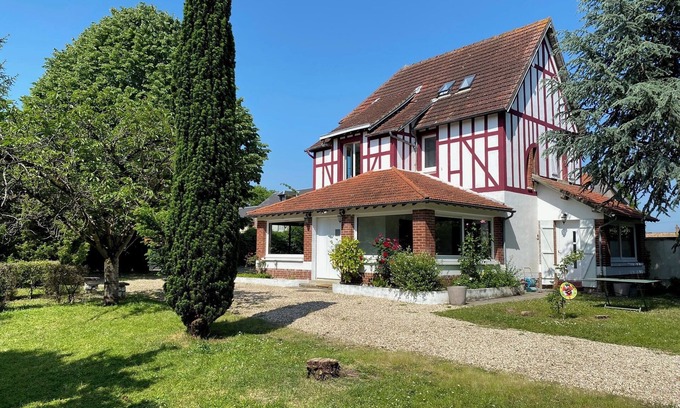 Poses House | Charming 4 bedroom house for rent in the pretty village of Poses - on the banks of the Seine