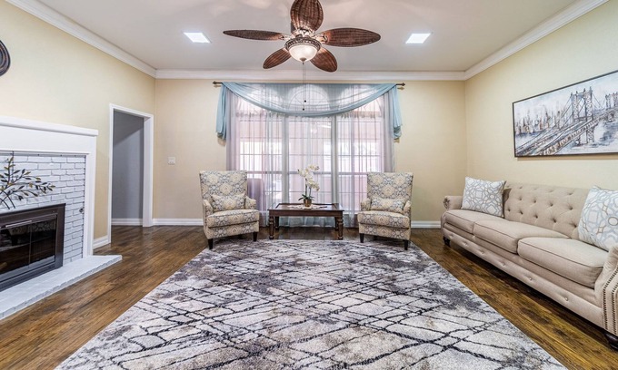 Plano House | Charming 4-bedroom house in beautiful West Plano near Legacy West.