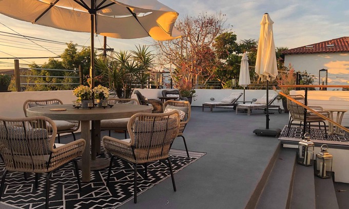 La Jolla House | Charming 4 BR/2 BA Birdrock Beach House with Some Ocean View