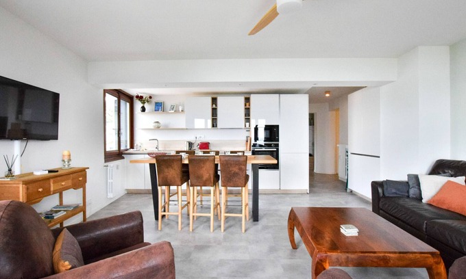 Neuvecelle Apartment | Charming 4-person apartment with balcony and lake view, near beach in Neuvecelle