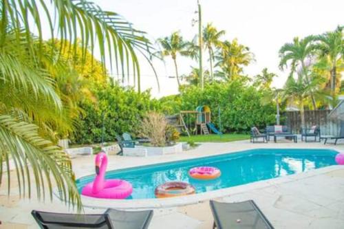 South Lake House | Charming 4BR Home with Heated Pool in Hollywood