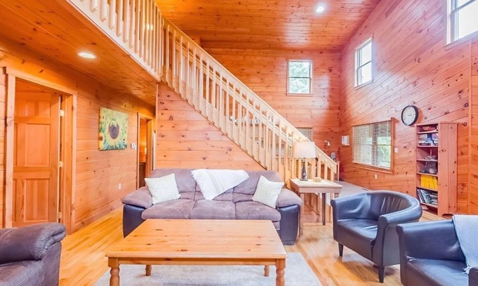 Benton Cabin | Charming 5-bedroom lodge in delightful Benton minutes from Ricketts Glen.