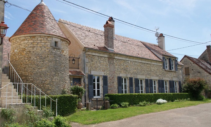 Asnieres-sous-Bois House | Charming 5-star house Burgundy Vézelay, sleeps 14 with jacuzzi