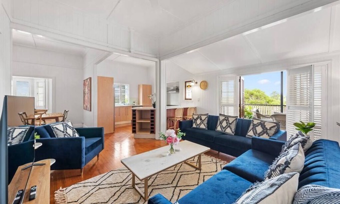 Kedron House | Charming 5BR Family Home w/Pool 10min from Airport