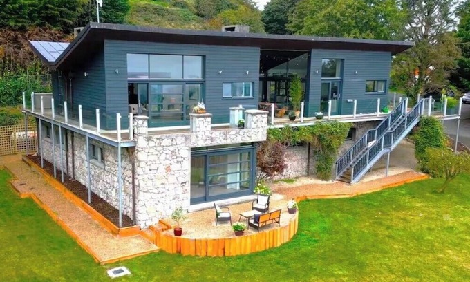 Kilgobbin House | Charming 6-Bed Escape- Balconies & Panoramic Views