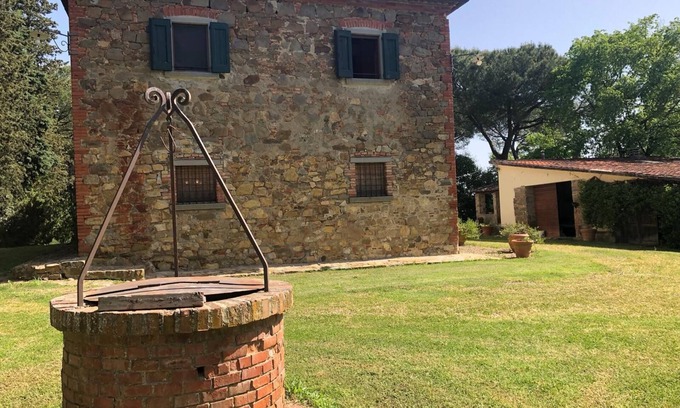 Lucignano House | Charming 6-bedroom country house in serene Lucignano with huge pool
