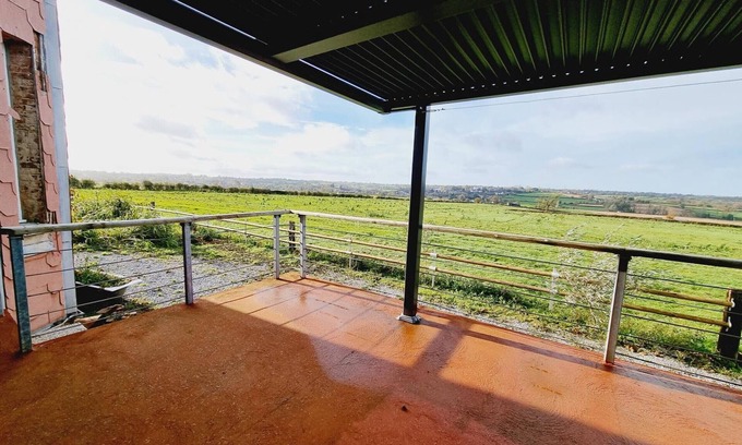 Sains-du-Nord Cottage | Charming 7-Bedroom Farmhouse with Garden, Horse Facilities, and Proximity to Val Joly Attractions