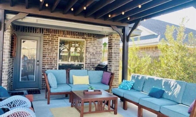Wellborn House | Charming Aggieland Oasis