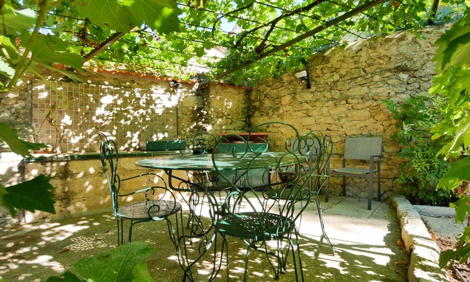 Sommieres Cottage | Charming air-conditioned cottage "the cabin" and its private and independent garden