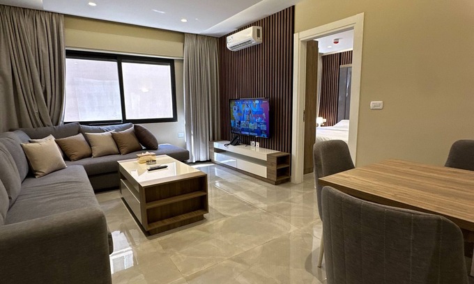 Al Swaifyeh Apartment | Charming Amman Apartment With Garden and Balcony