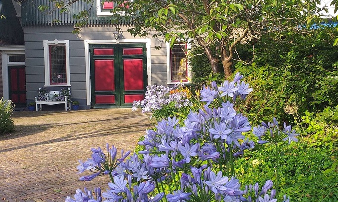 Beets Condo | Charming and luxuriously furnished coach house on the Beemster ring canal