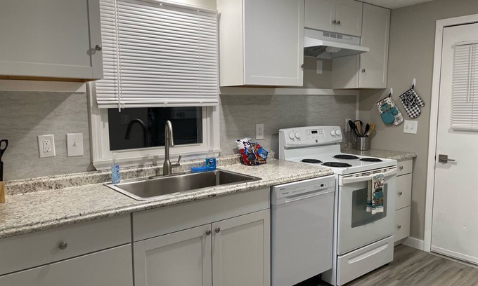 Buena Vista House | Charming and modern 3 bedroom home close to nature, walking and biking trails