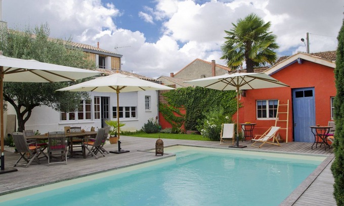 Begles House | Charming and quiet house with heated pool!