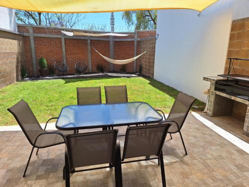 Leon House | Charming and Spacious Home with Garden and Terrace
