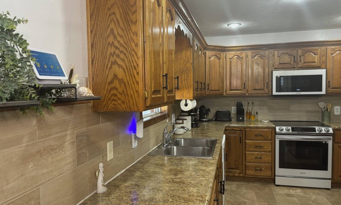 Brookline Station House | Charming and spacious 3-bedroom house in SW Springfield - Pet Friendly!