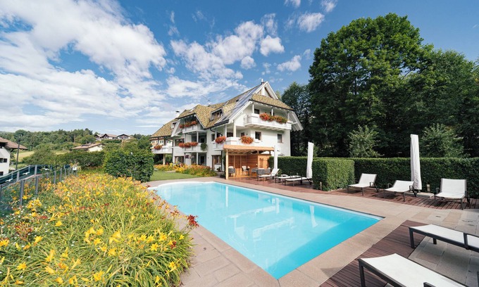 Collalbo Apartment | Charming Apartment "Sahara" in Villa Anina with Pool