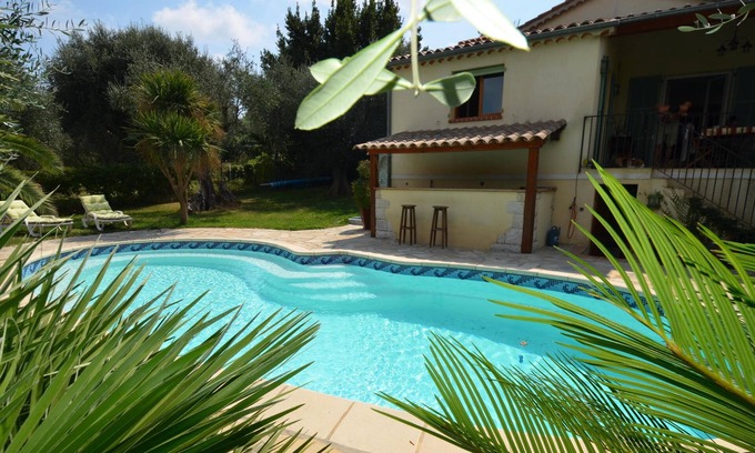 La Gaude Villa | Charming apartment in Côte d'Azur villa, private garden and large pool.