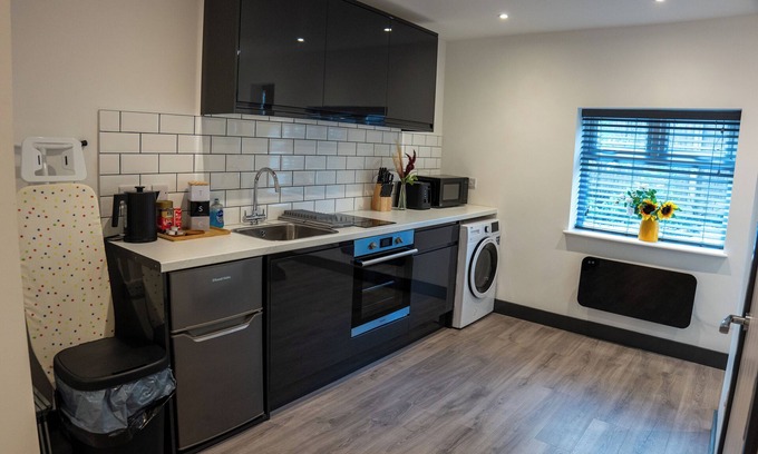 Giltbrook Apartment | Charming apartment in amazing Ilkeston with WiFi