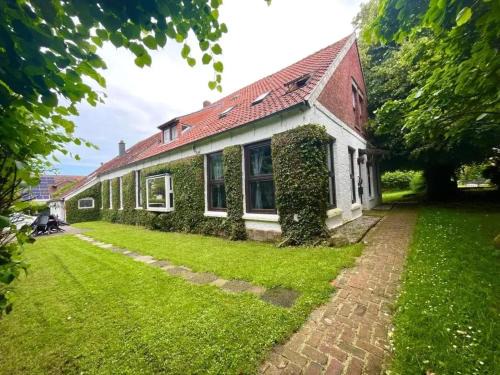 Emden Apartment | Charming apartment near Emden with garden, 100 m²