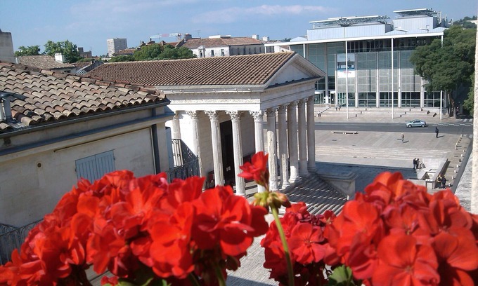 Nimes City Centre Apartment | Charming artist apartment, Place de la Maison Carrée (Unesco Site).