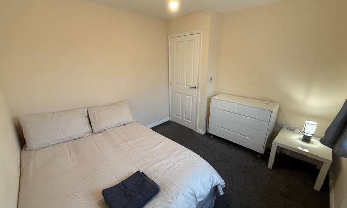 Aylesbury House | Charming Aylesbury Retreat with 4 Bedrooms