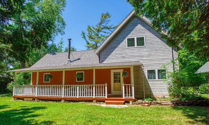 Baileys Harbor Cabin | Charming Baileys Hollow Cottage