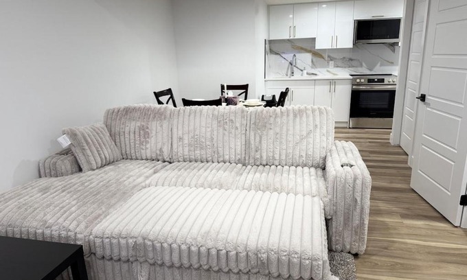 Southeast Edmonton House | Charming Basement Suite