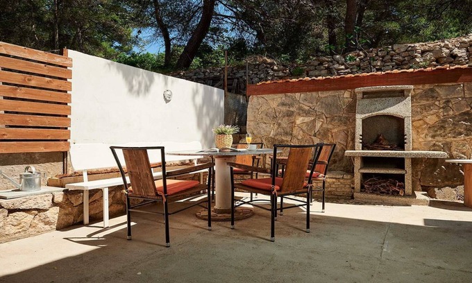 Rogac Villa | Charming beachfront villa with pool