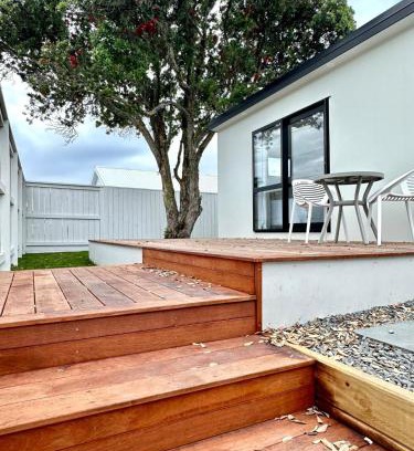 Papamoa Beach Apartment | Charming beachside retreat